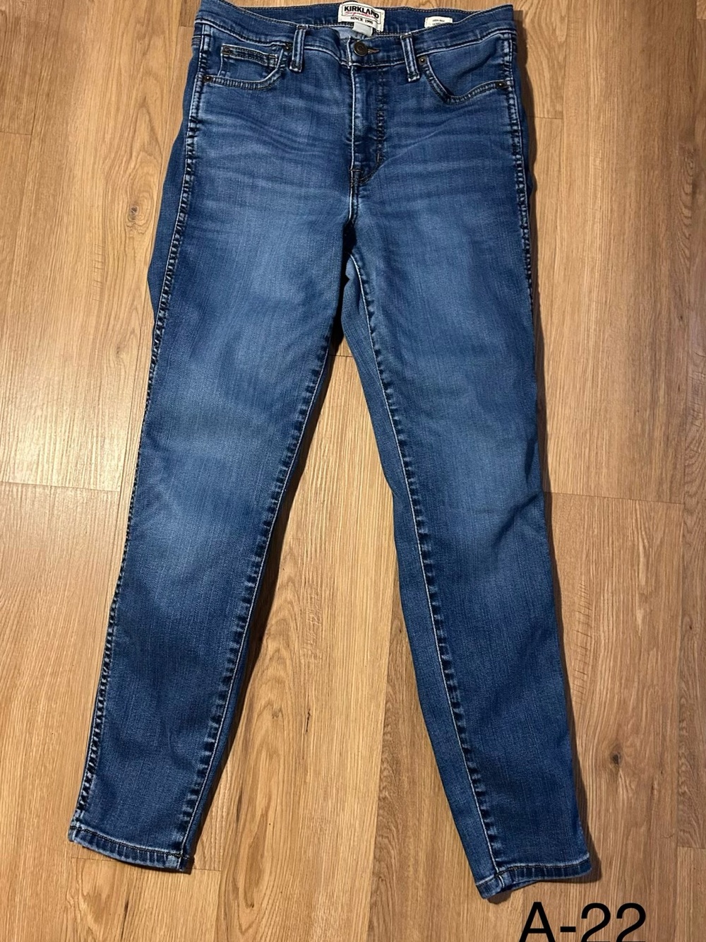 Kirkland Signature Women’s High Rise Skinny Jeans Medium Wash Stretch Denim